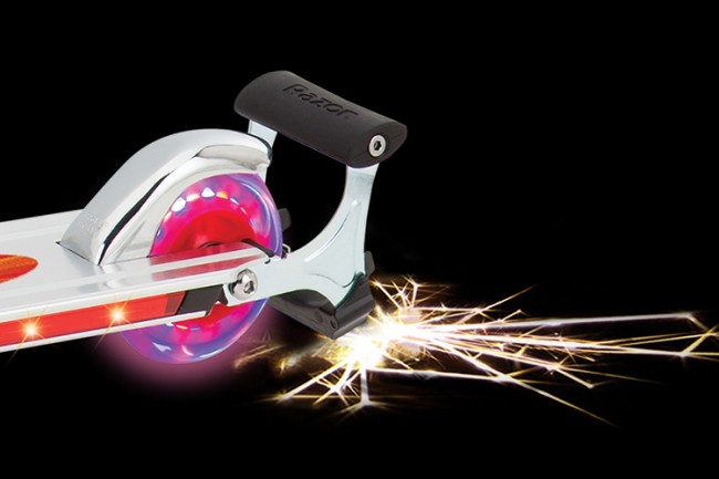 Самокат с подсветкой и искрами Spark 2.0 Самокат с подсветкой и искрами Spark 2.0