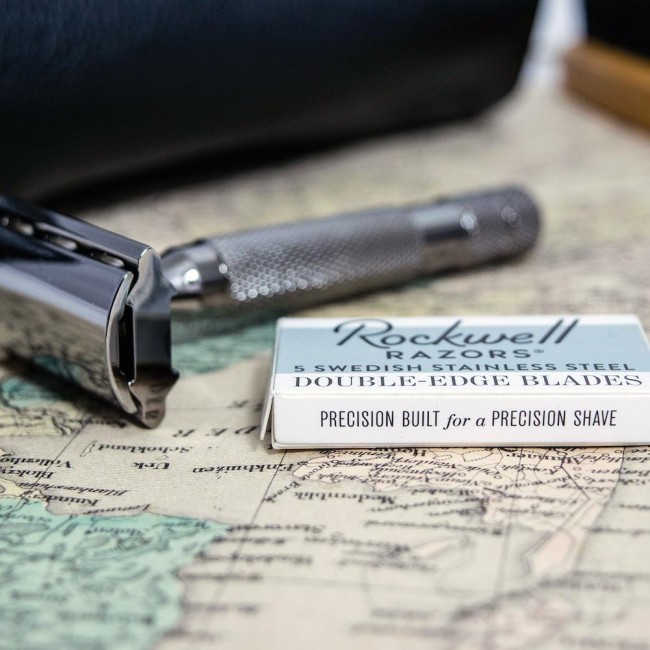 Т-образная бритва Rockwell 6C, темный хром Т-образная бритва Rockwell 6C, темный хром
