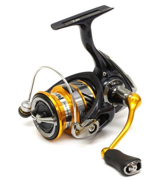Катушка безынерционная Daiwa Revros LT2000 - 6 -2:1 4 подш. - вес 215г Катушка безынерционная Daiwa Revros LT2000 - 6 -2:1 4 подш. - вес 215г