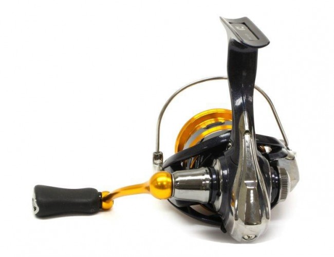 Катушка безынерционная Daiwa Revros LT2000 - 6 -2:1 4 подш. - вес 215г Катушка безынерционная Daiwa Revros LT2000 - 6 -2:1 4 подш. - вес 215г