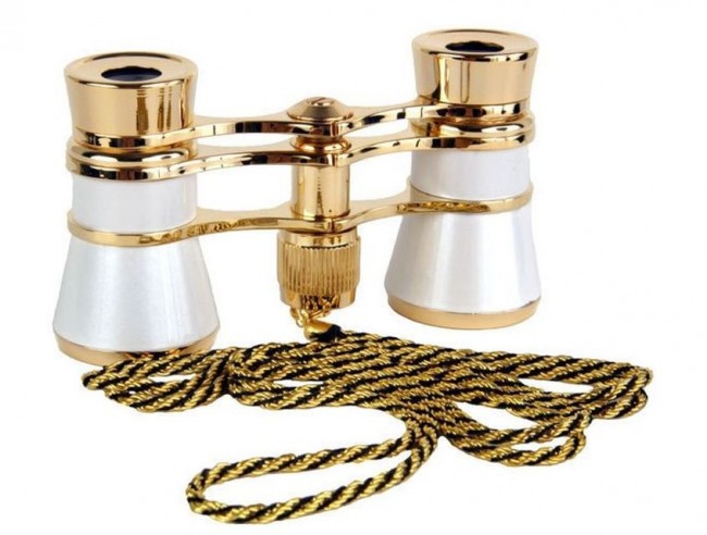 Бинокль театральный Kromatech БТ 3x25, с цепочкой (белый) Бинокль театральный Kromatech БТ 3x25, с цепочкой (белый)