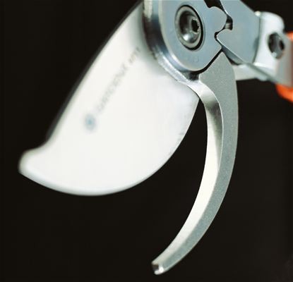 Сучкорез контактный Gardena Premium 700 B белый/черный (08710-20.000.00) Сучкорез контактный Gardena Premium 700 B белый/черный (08710-20.000.00)