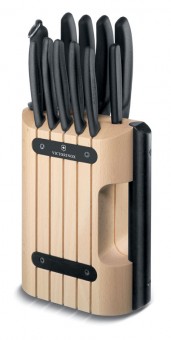 Набор из 11 кухонных ножей Victorinox, чёрная рукоять, в подставке из бука высотой 35,5 см. Набор из 11 кухонных ножей Victorinox, чёрная рукоять, в подставке из бука высотой 35,5 см.